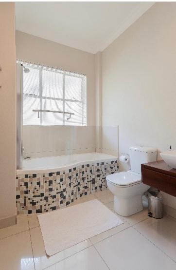 Modern Apartment In Rosebank Γιοχάνεσμπουργκ Εξωτερικό φωτογραφία