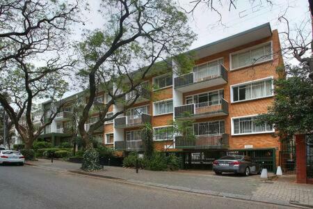 Modern Apartment In Rosebank Γιοχάνεσμπουργκ Εξωτερικό φωτογραφία